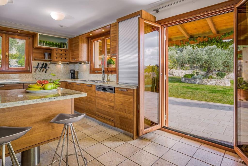 Olivetta - The Private Oasis Villa *